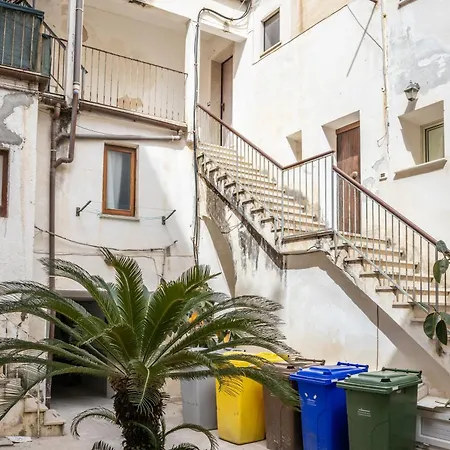 アパート La Casetta Nel Cortile トラーパニ